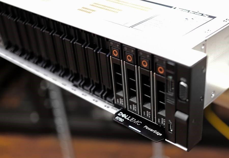 Mặt trước Dell EMC PowerEdge R750